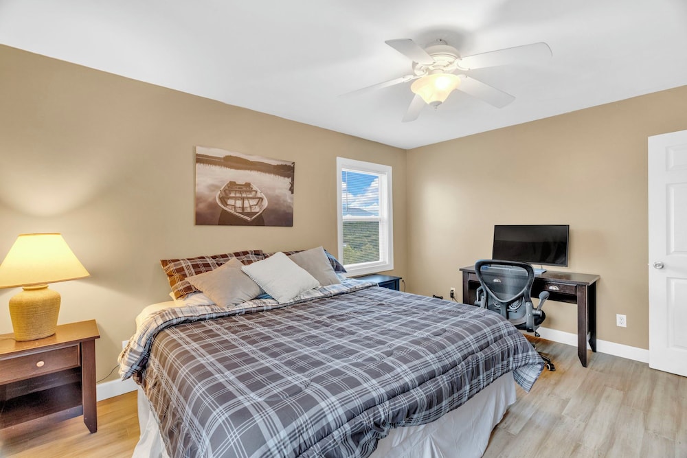 Cozy 3BR Lake Access w Sauna