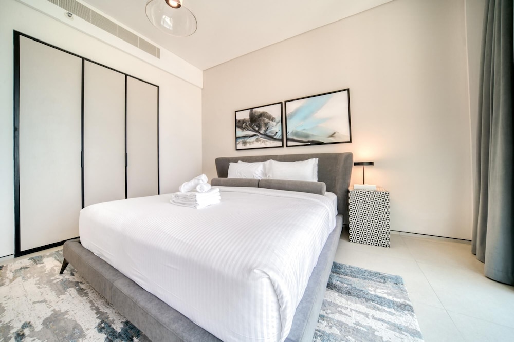 Serene Beachfront Ain Dubai View at Address JBR