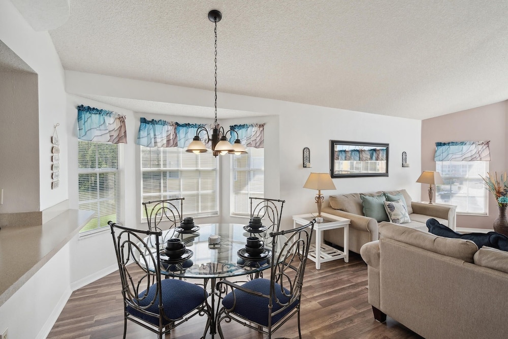 Sweetwater Club 3 Bedroom Condo 7 miles to Disney 3 Condo