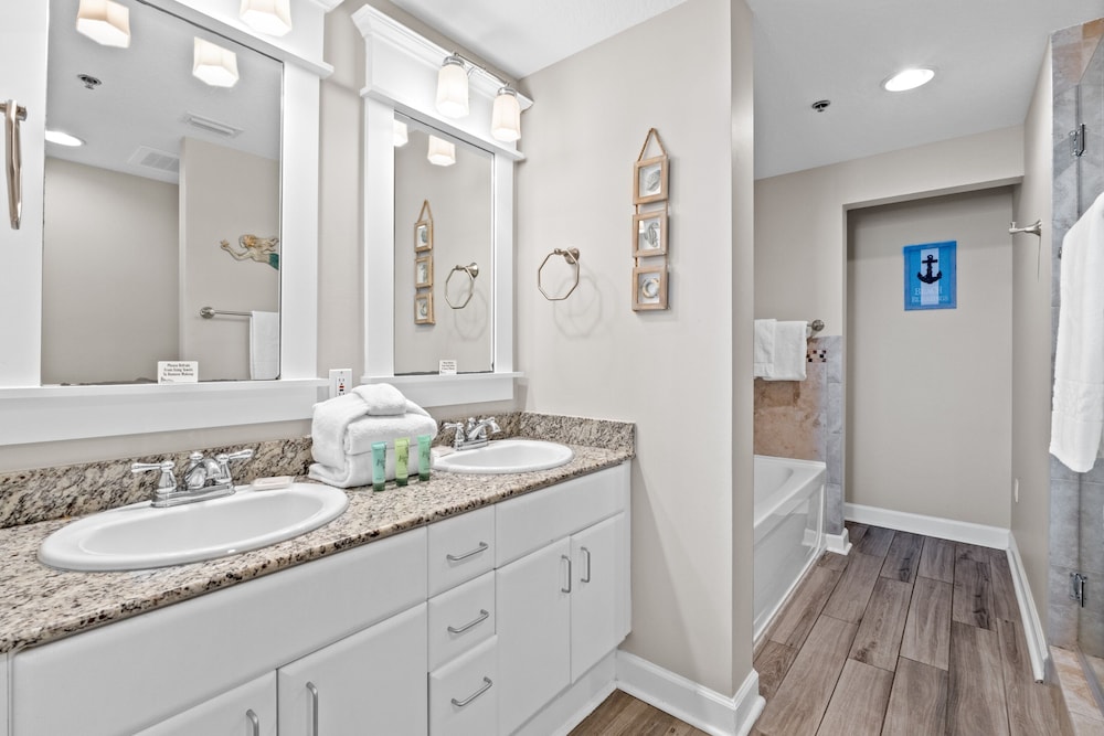Grand Panama Beach Resort by Book That Condo