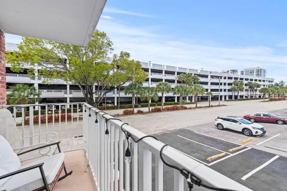 Colonial Manor Condos - Fort Lauderdale