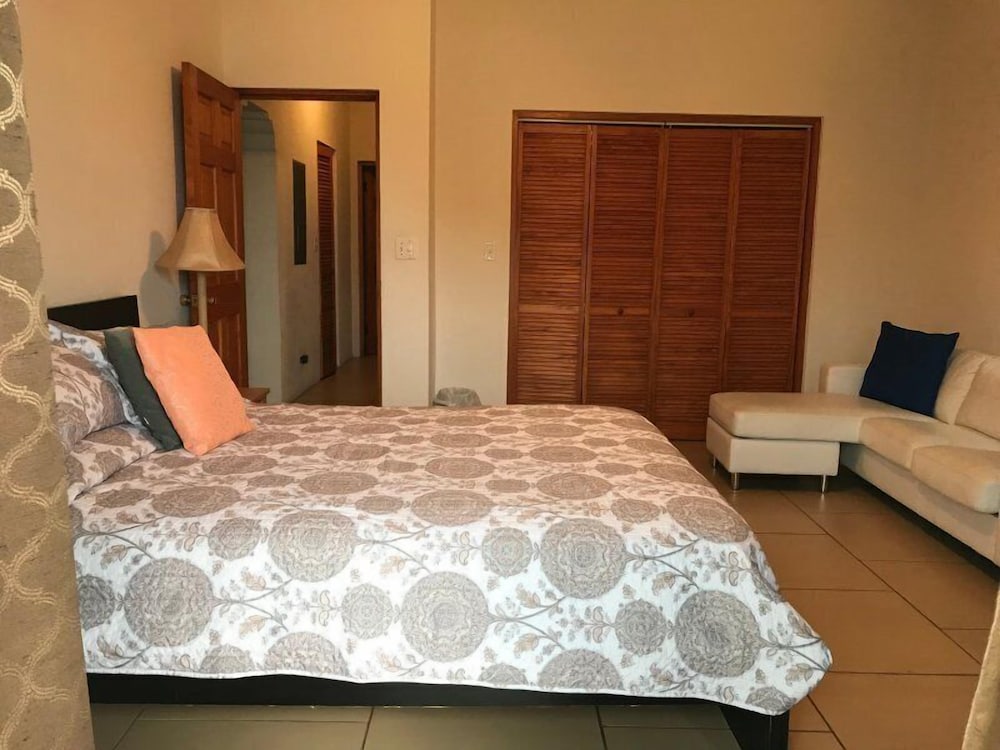 Bermuda Vacations - Blue Diamond Apartments - Property Image 2