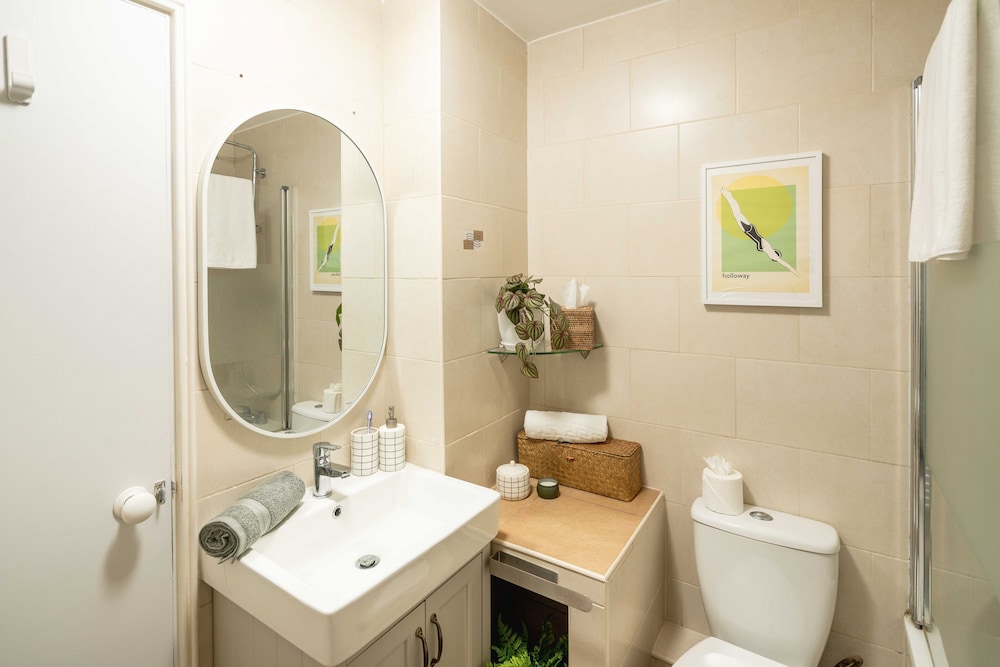Serene Garden Flat - Steps From Tower Bridge