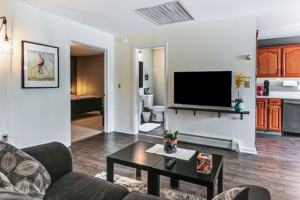 Walk to Town: Charming Unit w/ Balcony in Bedford!