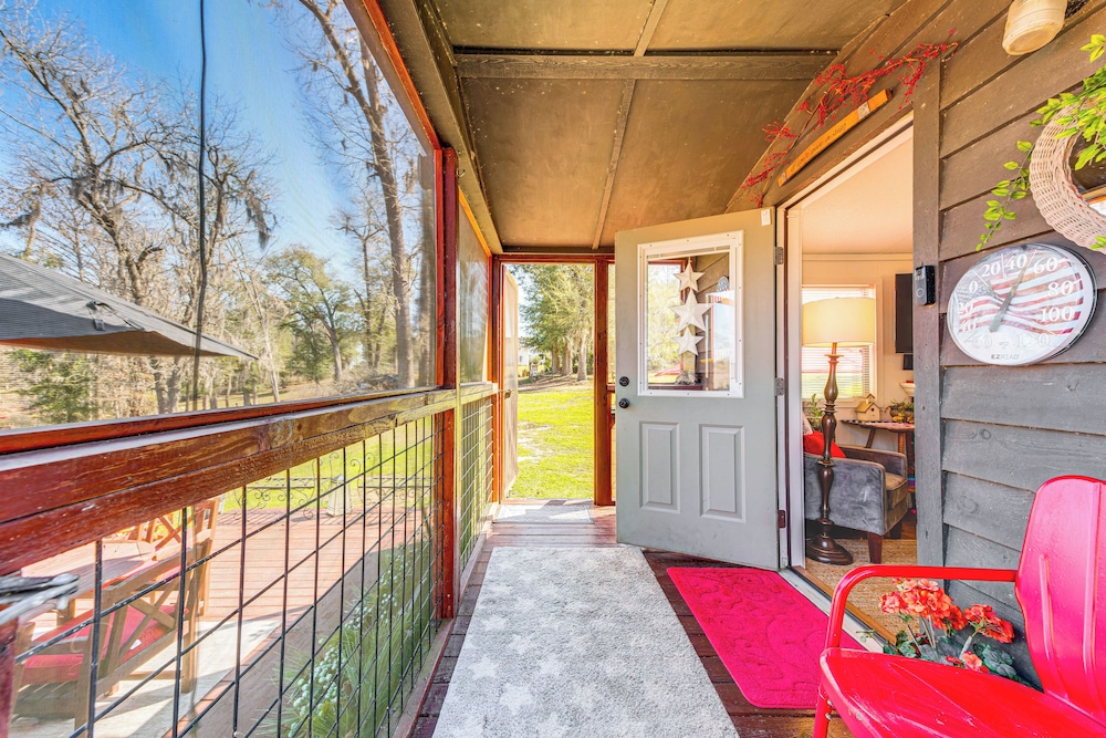 Lakefront Cabin in Brinson: Behind the Moon