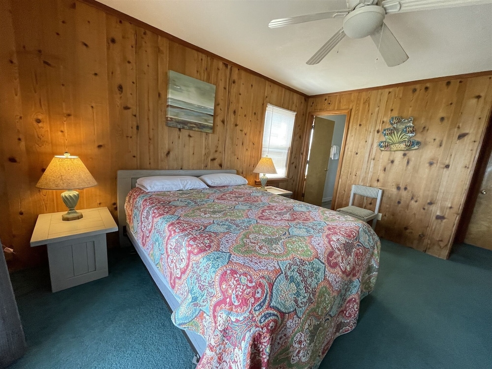 South Beach 4 Bedroom Cottage by RedAwning view 3