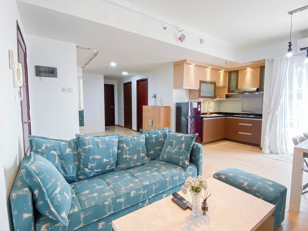 Spacious And Cozy 2Br With Extra Room At Marina Ancol Apartment