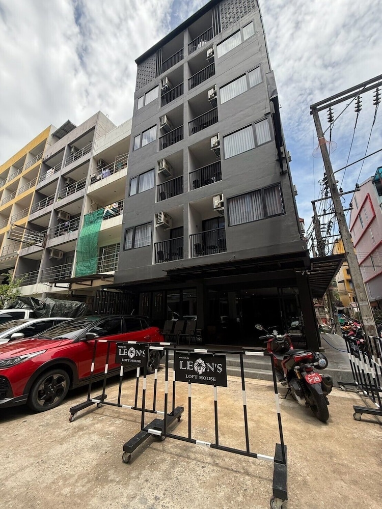 Leon's Loft House