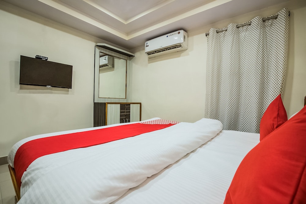 OYO 12973 Hotel Crystal