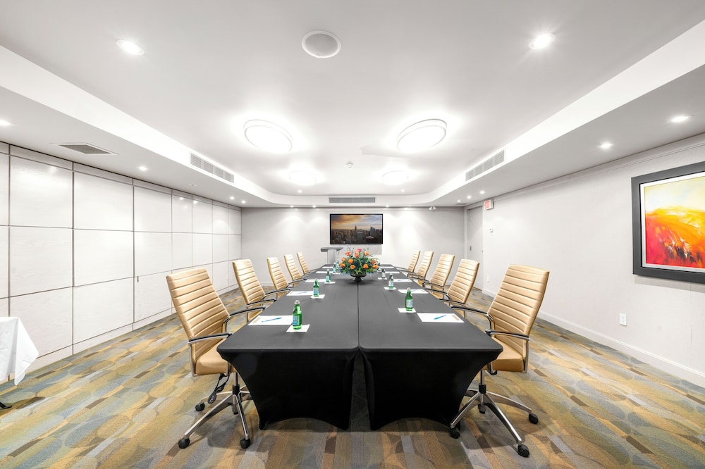 Niagara-on-the-Lake Vacations - The Shaw Club Hotel - Property Image 2