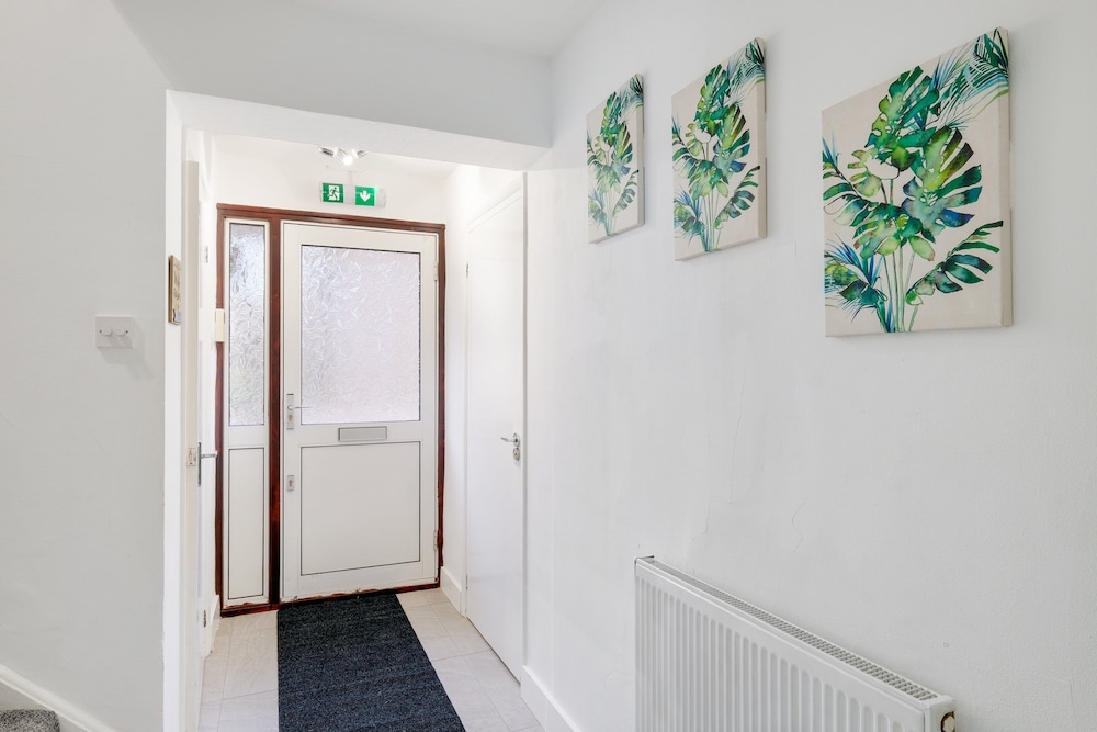 Spacious 4-Bedroom 2-Bath Home in Bywood
