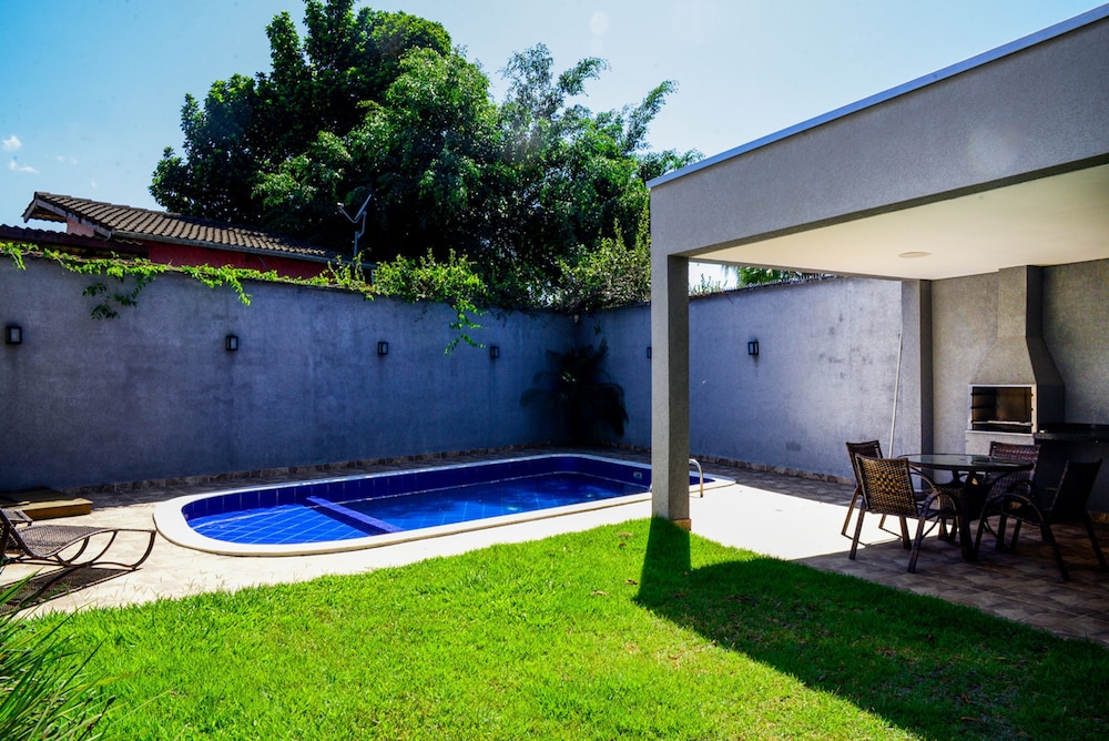 Casa c Piscina a 150m da Praia de Boi Ucanga
