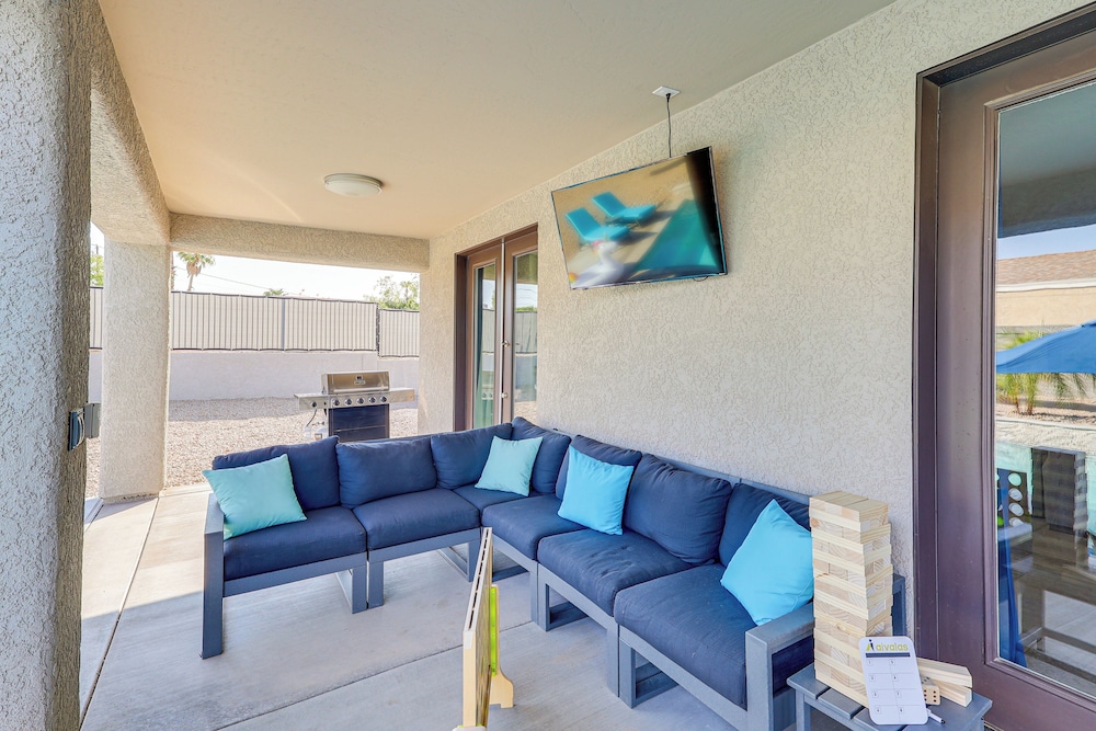 Modern Gem w/ Pool & Mtn Views in Lake Havasu City