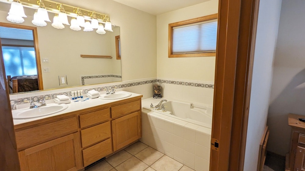 Mcnary 20 5 Bedroom Home