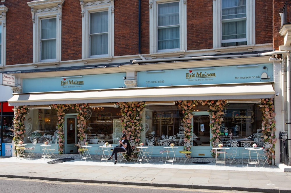 Gledhow Gardens Viii by Onefinestay