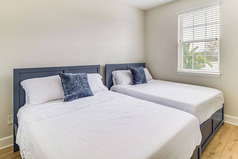 Disney Area Hub: Heated Pool & Resort-style Perks