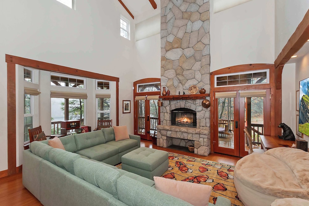 Matterhorn Peak Lodge – Upscale Mountain Escape
