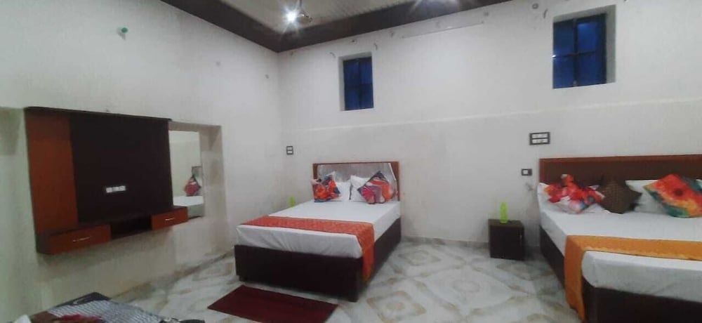 Rudraksha Kashi Inn By GRB