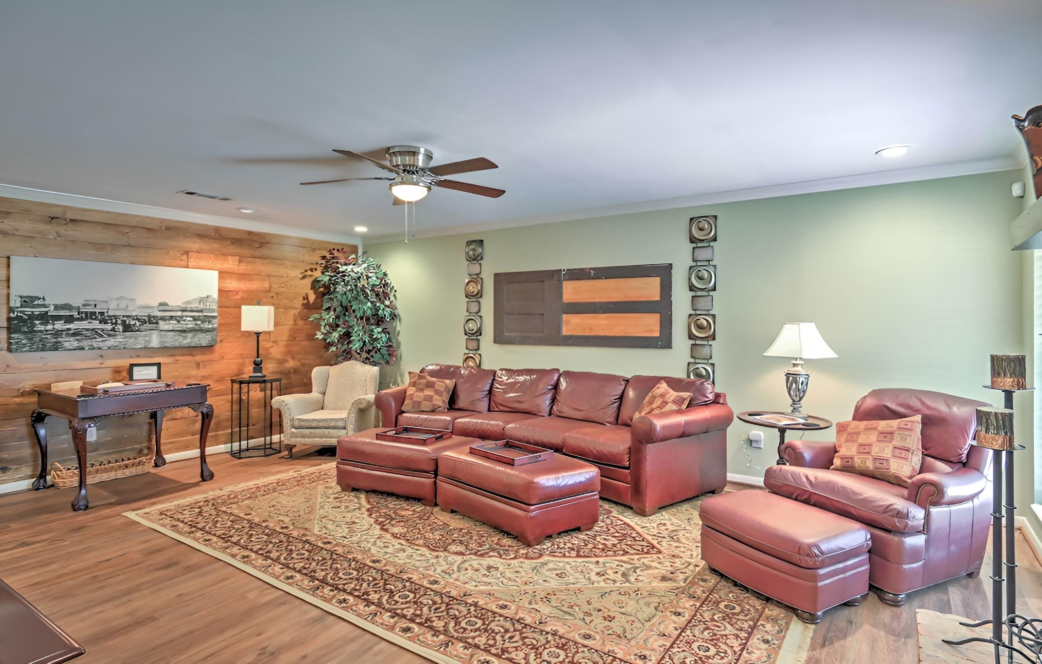 Glen Rose Ranch House - Walk to Downtown! view 2