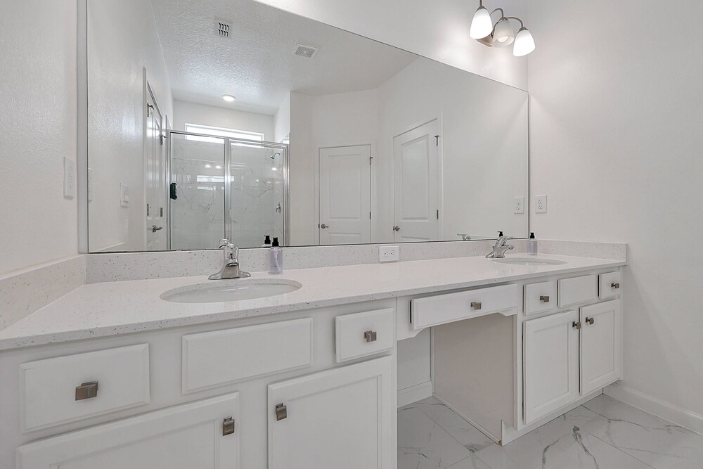 Luxury and Sophisticated 15 BR Ensuite