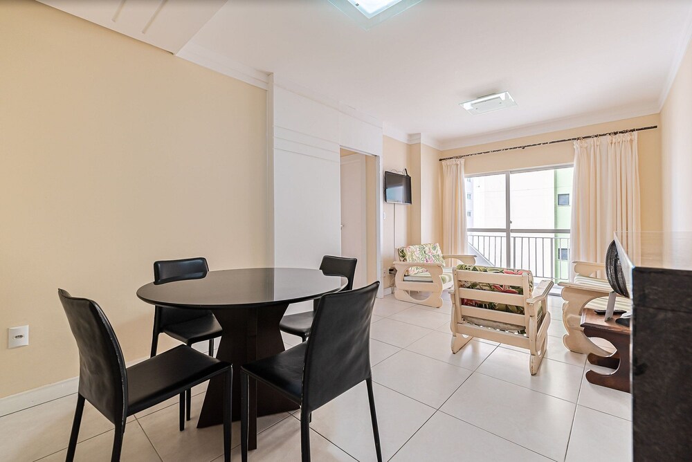 Sea View apt 130m From the Beach in BC Erg605