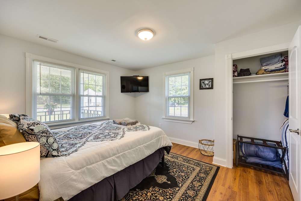 Pet-friendly The Wray Cottage w/ Large Backyard! view 3