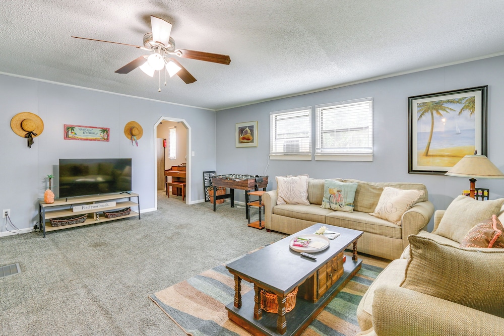 1 Mi to Sands Beach: Walkable Island Home w/ Yard!