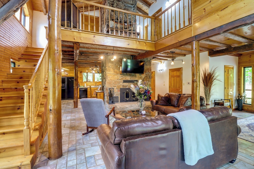 3,000 Sq Ft + Game Room: Ozarks Serenity Cabin!