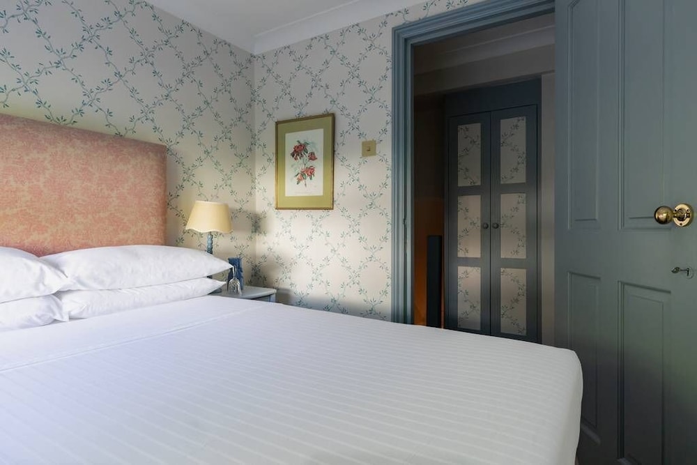 Westbourne Park Road Xvii by Onefinestay
