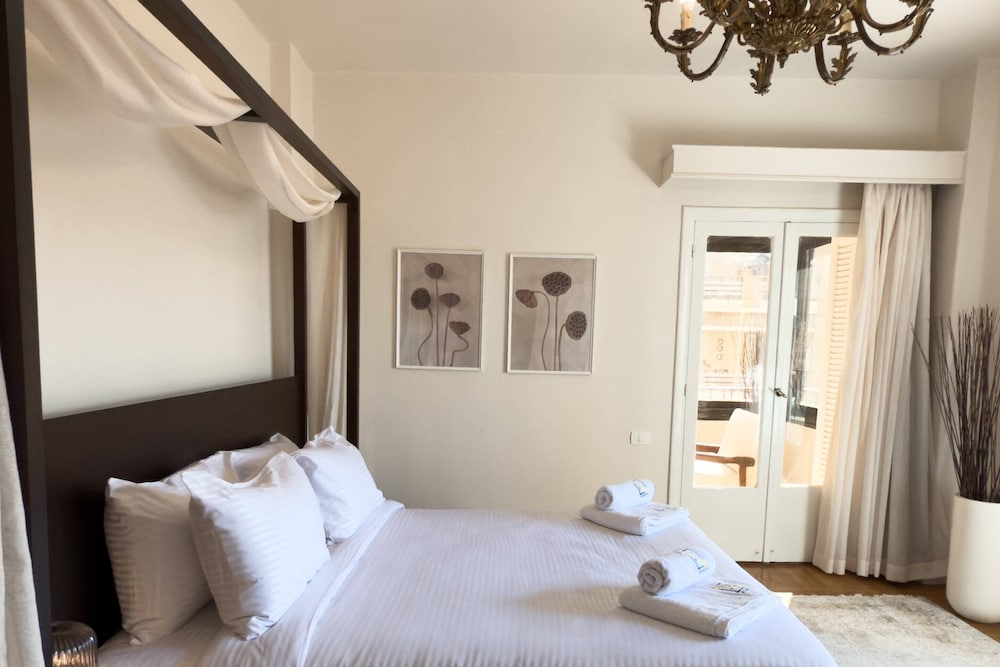 Xuru Stays I The 2bdr Crimson Crib @ The Heart Of Heliopolis