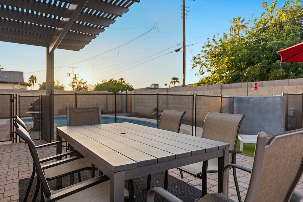 Old Town Scottsdale Getaway w/ Backyard Oasis! view 4
