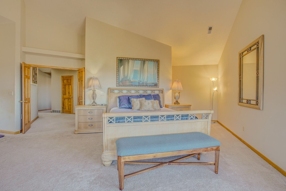 Skyway-extravagant & Luxury Views W/deck & Bar view 5