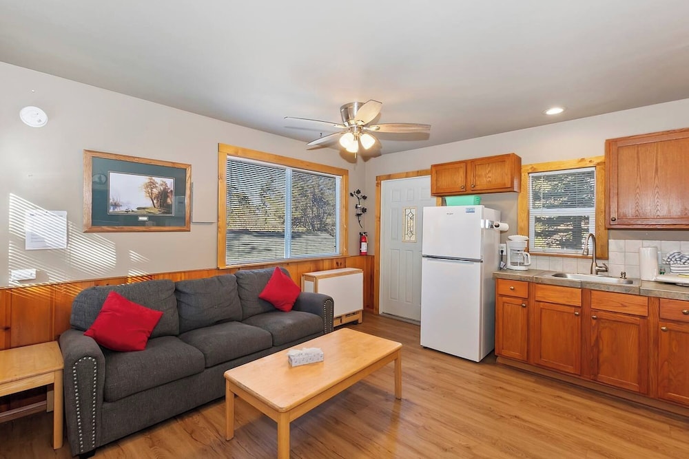 Tranquil 2-Bedroom Retreat