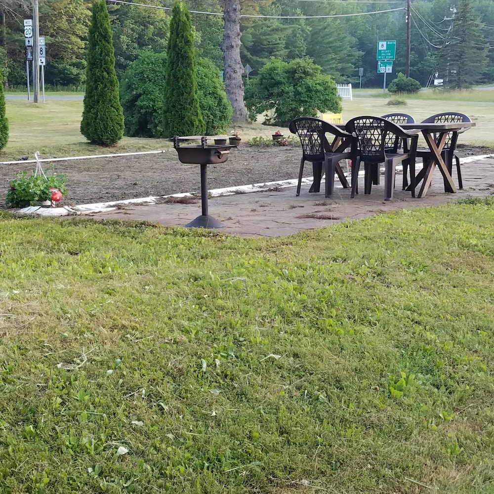 Becket Motel