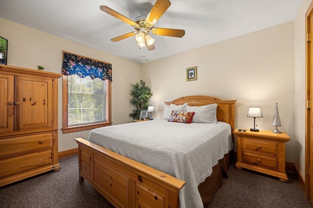Poplar Point Condo Unit 12E - Three Bedroom Condo view 3