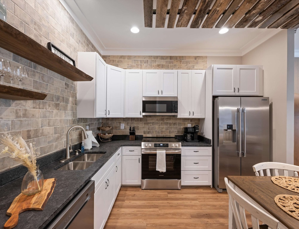 Carters Court Grand Escape