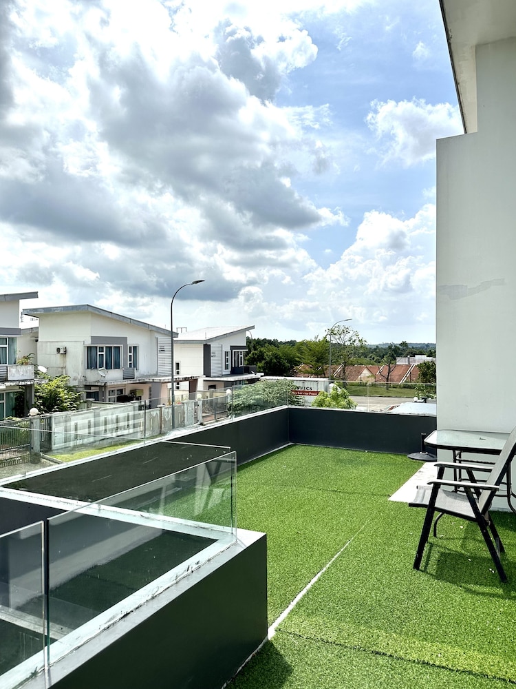 Lux Desaru Villa