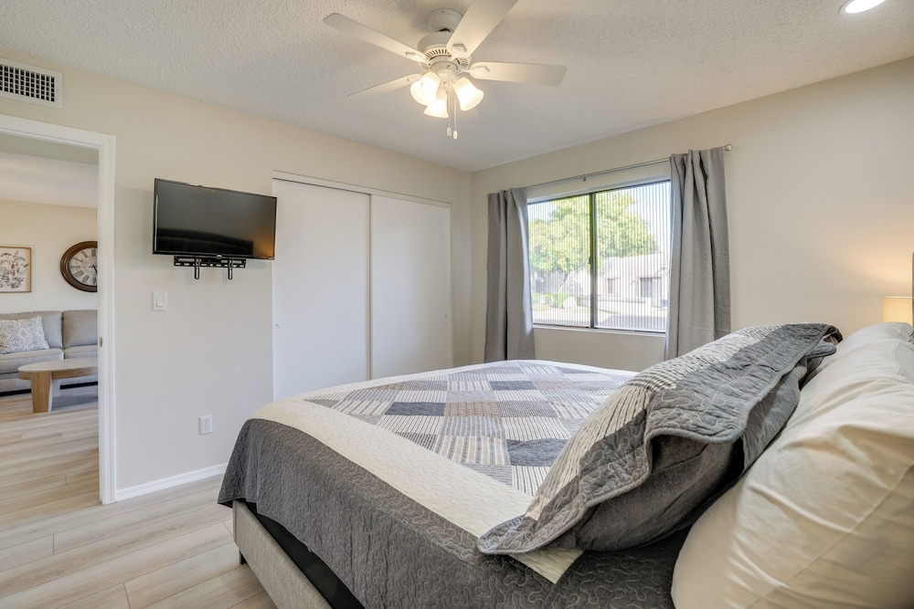 Patio + Pool Access: Golf Getaway in Peoria