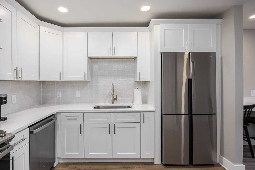 24-guest Retreat The Nomad: Studio x2, 1BR x4