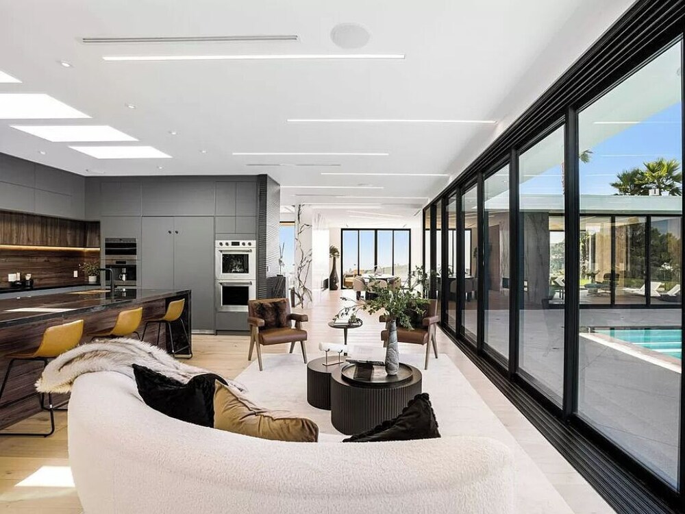 Monarch Modern