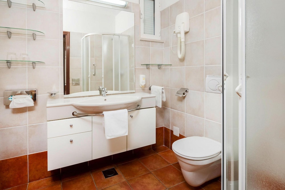 Beautiful Apartments in Jelsa, With Pool