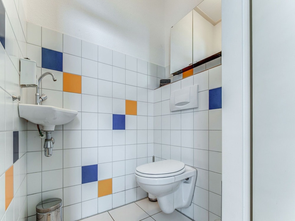 Picturesque Holiday Home in Oldenzaal With Jacuzzi, photo 58