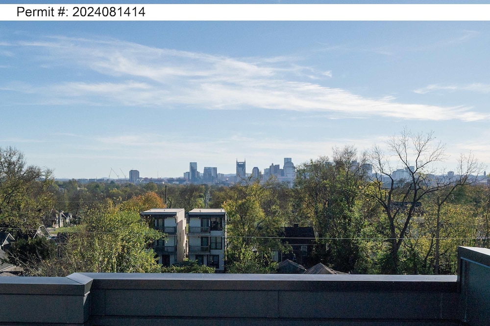 Luxe 4BR Retreat With Hot Tub Skyline Deck