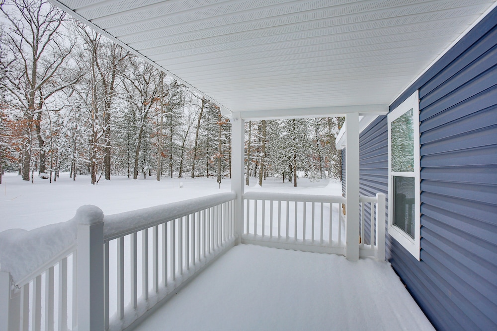 Wellston Home w/ Private Hot Tub + Fire Pit! view 3