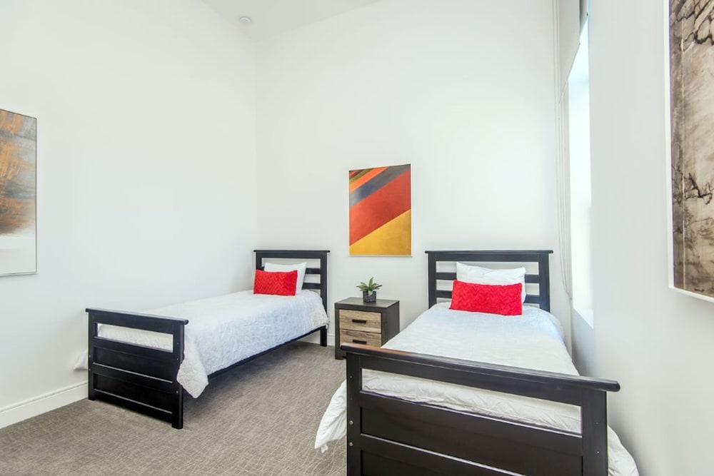 Polo Villa 8 by Avantstay Chef s Kitchen Pool Spa 260326 6 Bedrooms view 2