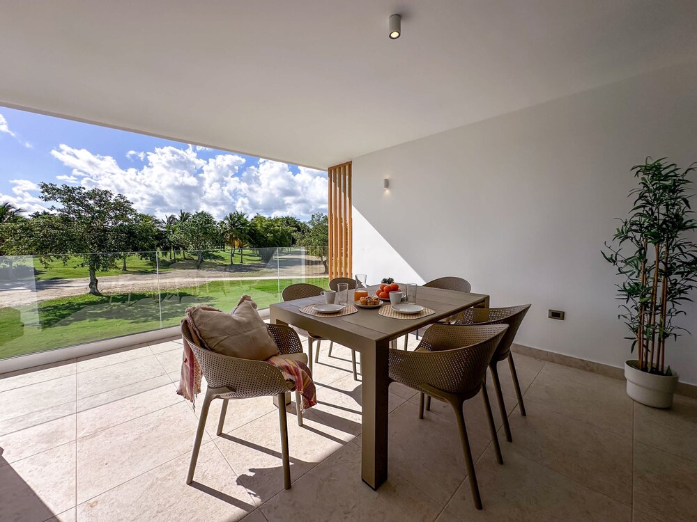 Fantastic new Golf View Apartment
