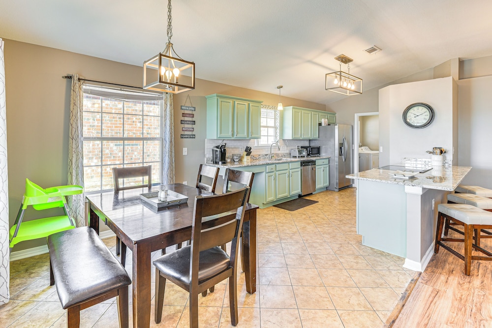 Outdoor Entertaining Space: Family Home in Milton