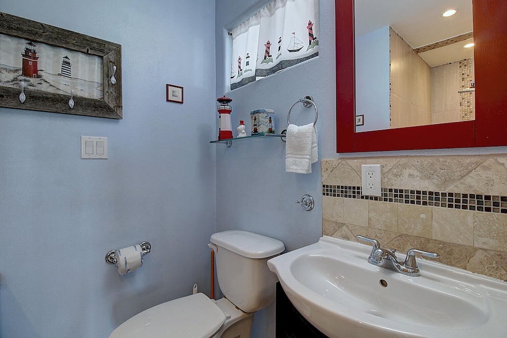 Spacious & Pet Friendly + Game Room Sleeps 10 view 3