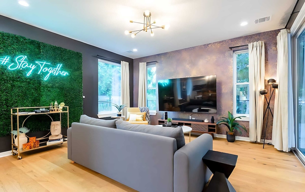 Eastside House Supreme 6 Min Drive to DT