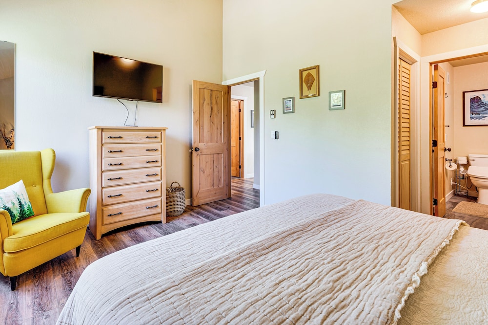 2 Mi to Winter Park Slopes: Mtn-view Condo!